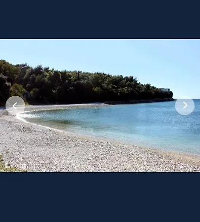 Tomas Near The Апартаменты Пула