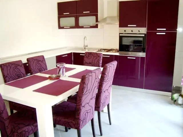 Tomas Near The * Pula