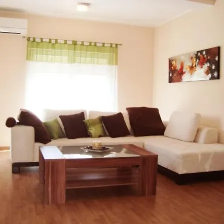 Tomas Near The アパート プーラ