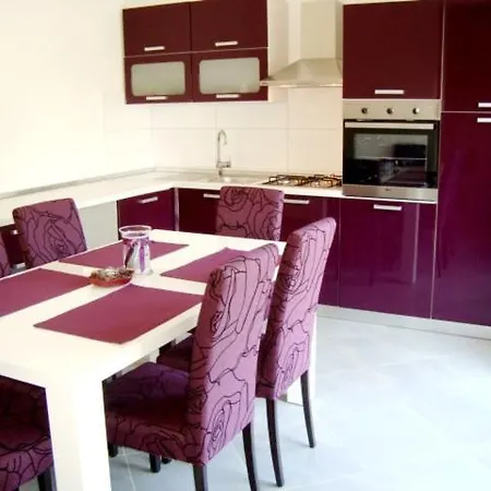 Tomas Near The * プーラ